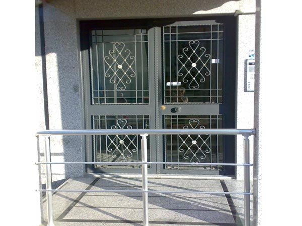 Ferforje Bina Giri� Kap�lar�