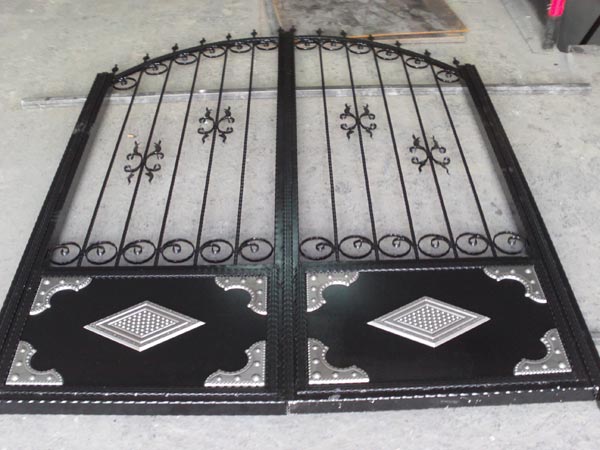 Ferforje Bah�e Giri� Kap�lar�