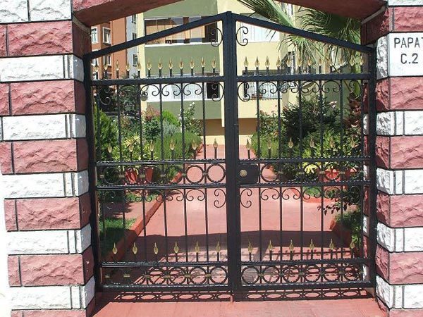 Ferforje Bah�e Giri� Kap�lar�