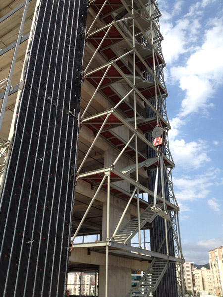 Ata�ehir Yang�n Merdiven �malat�